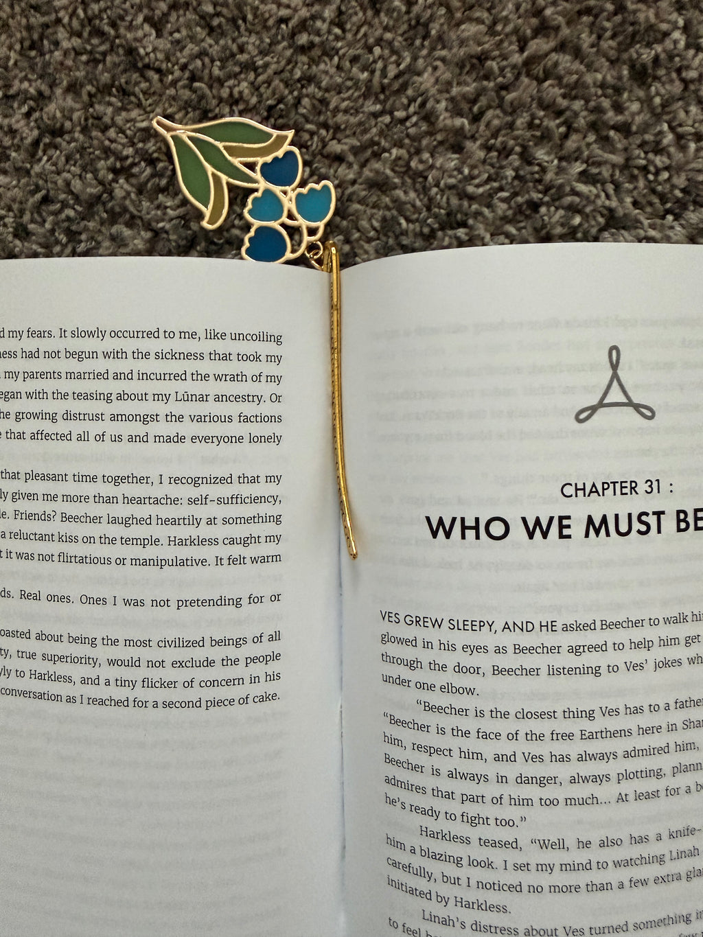 Vintage Floral Hairpin Hook Gold Bookmark