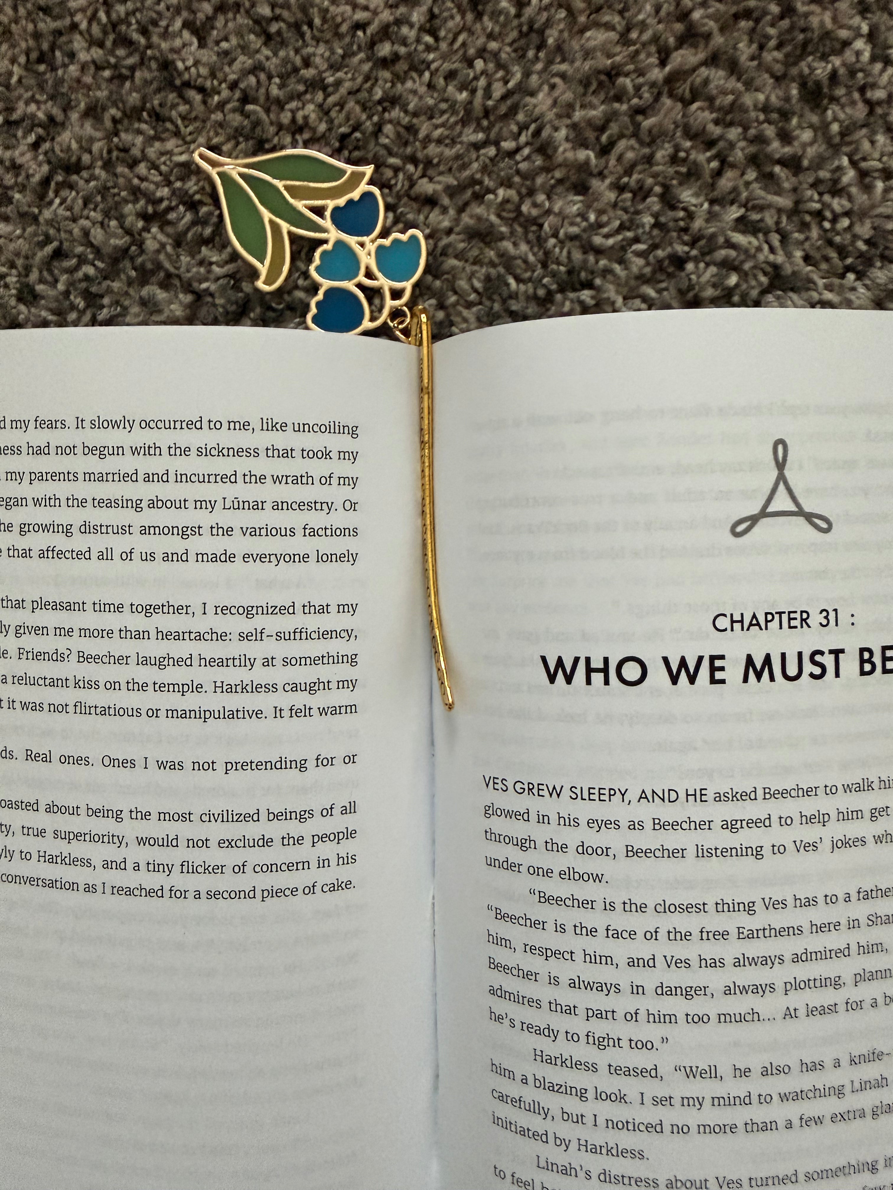 Vintage Floral Hairpin Hook Gold Bookmark